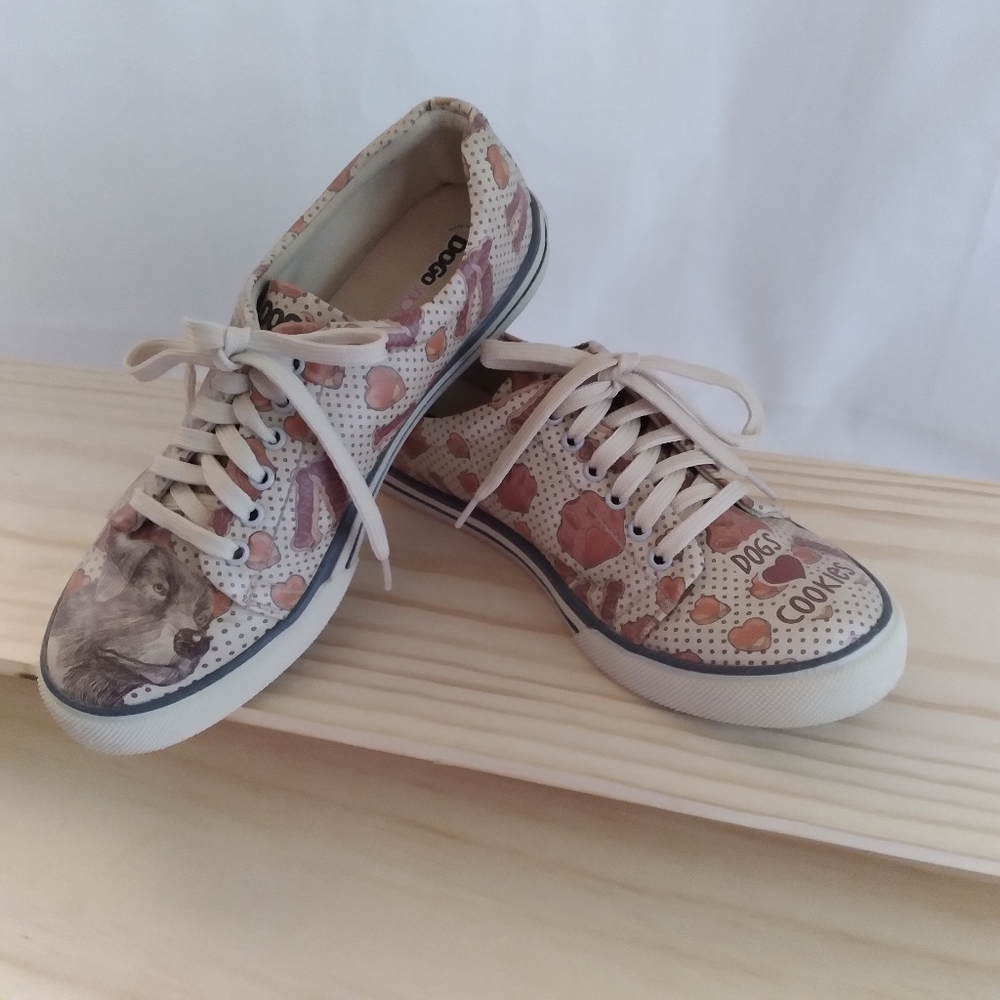 DoGo Vegan Sneakers Womens Size 7 Low Top Dog Graphic